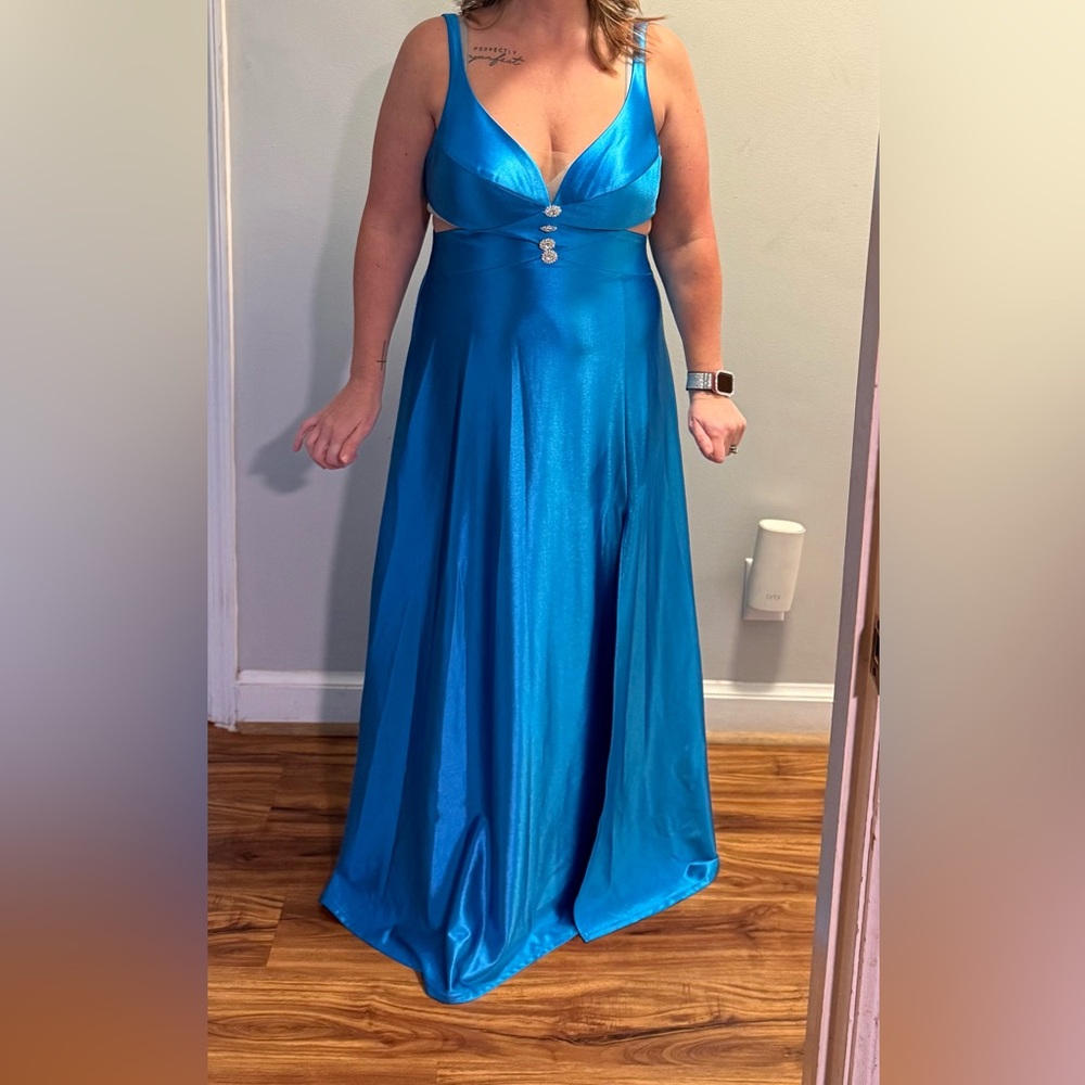 Elegant Blue Satin Evening Gown - Picture 10 of 14